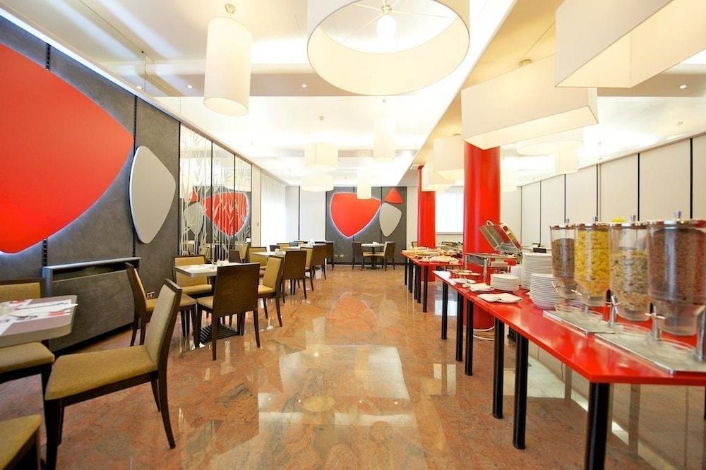 Ibis Styles Parma Toscanini Bagian luar foto