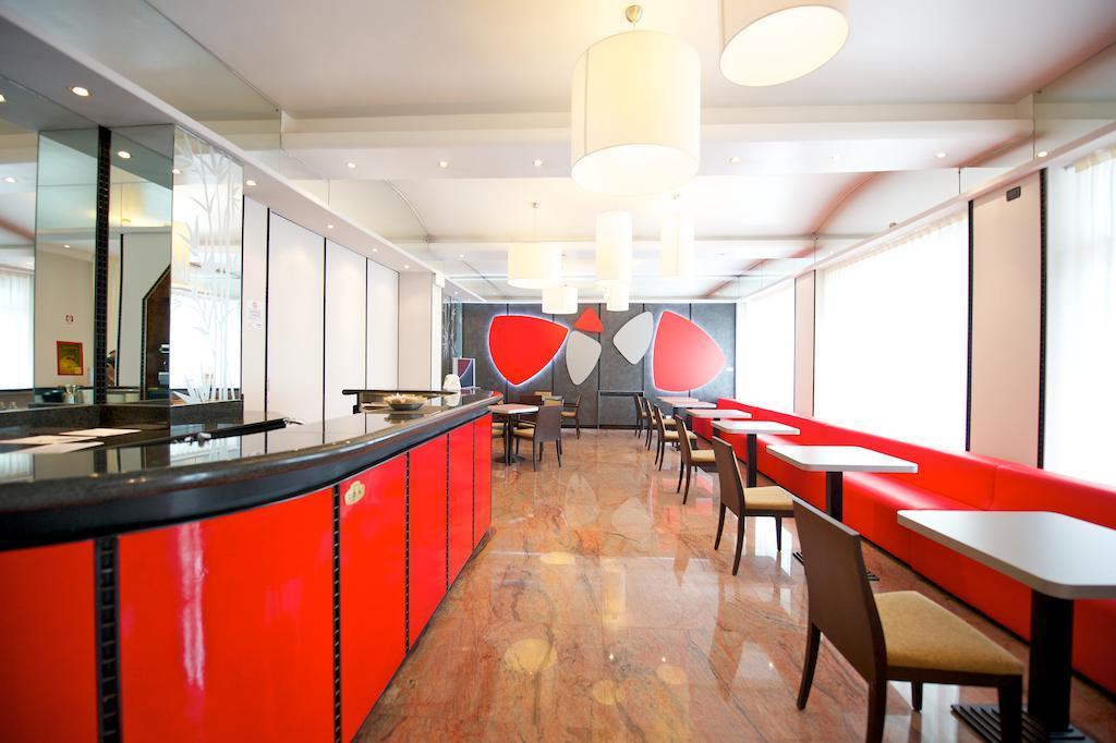 Ibis Styles Parma Toscanini Bagian luar foto