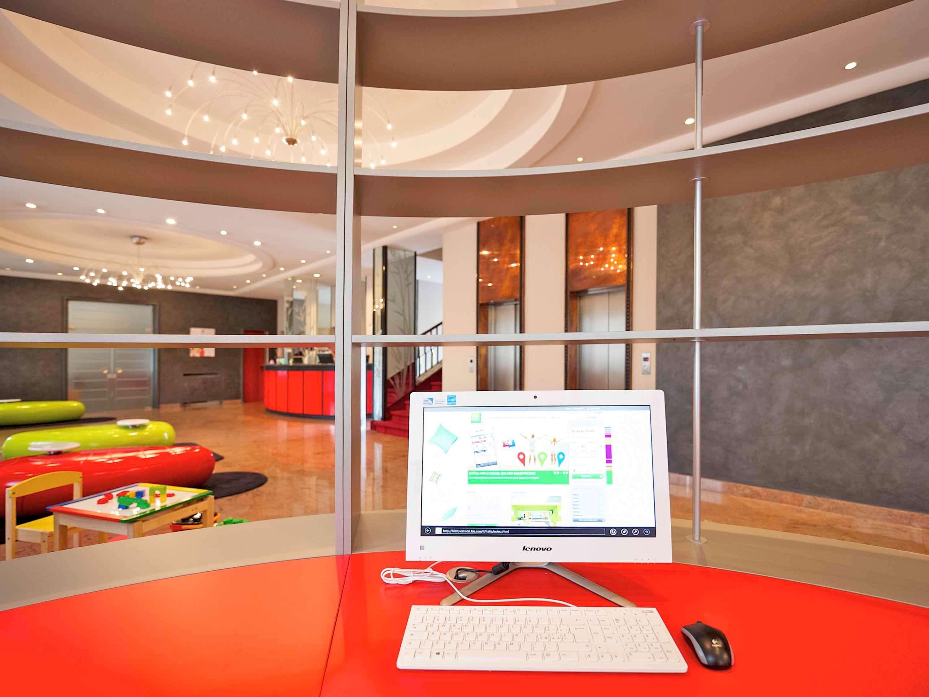 Ibis Styles Parma Toscanini Bagian luar foto