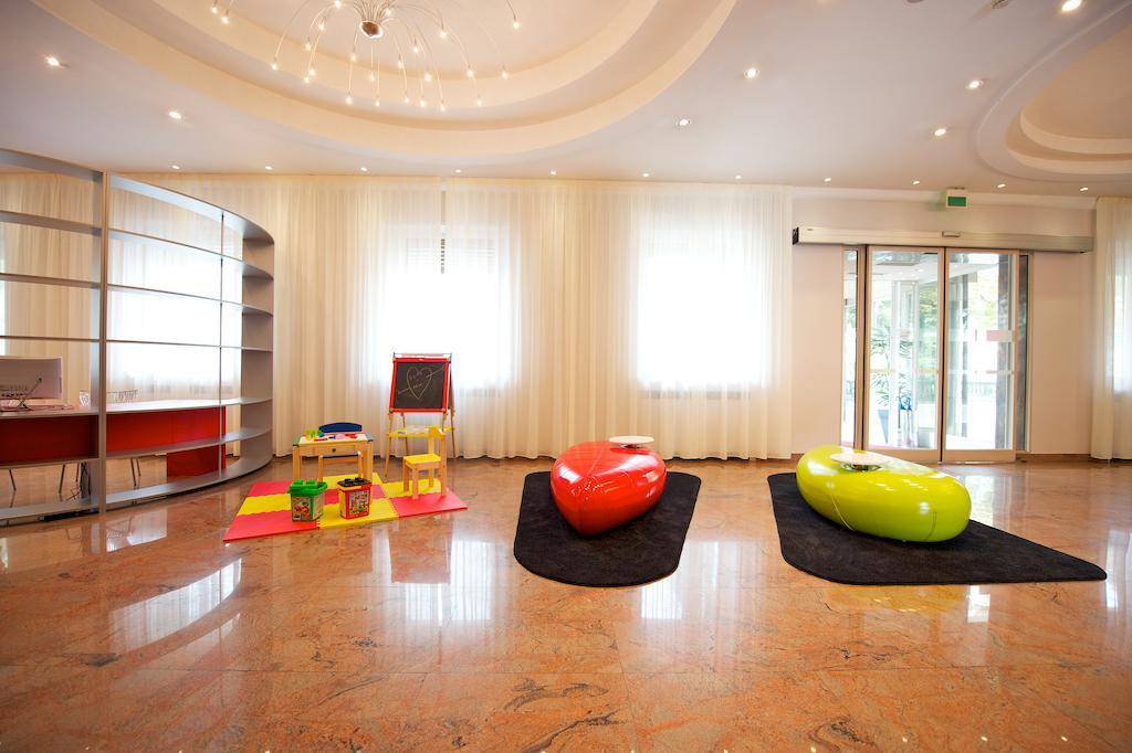 Ibis Styles Parma Toscanini Bagian luar foto