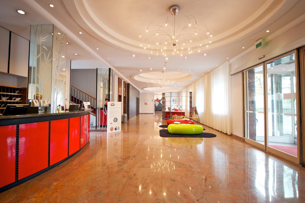Ibis Styles Parma Toscanini Bagian luar foto