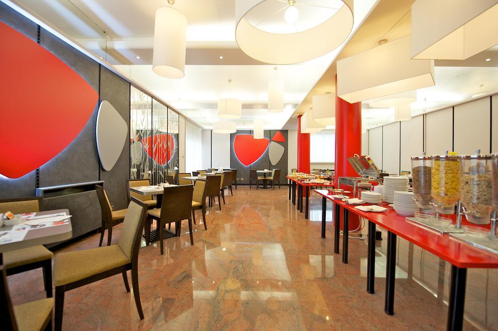 Ibis Styles Parma Toscanini Bagian luar foto