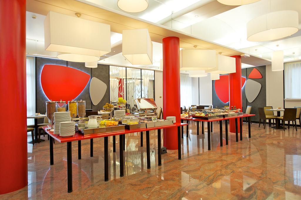 Ibis Styles Parma Toscanini Bagian luar foto