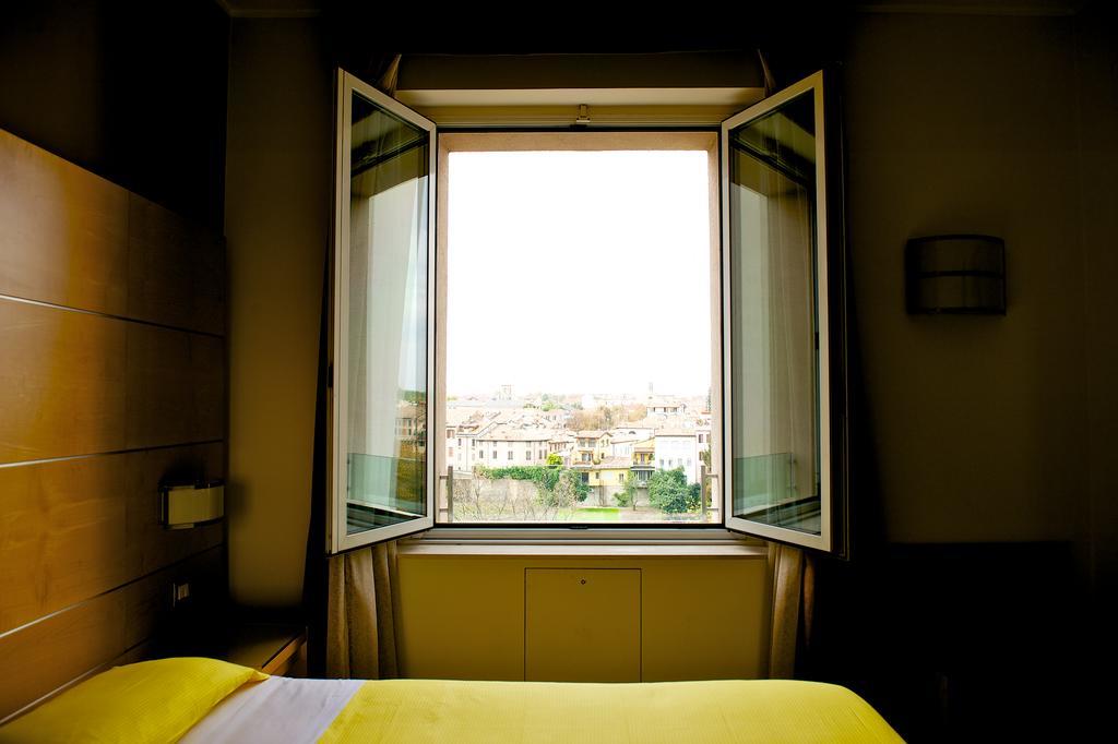 Ibis Styles Parma Toscanini Bagian luar foto