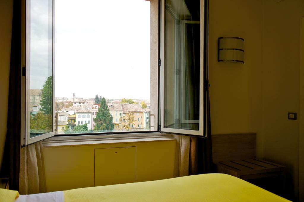 Ibis Styles Parma Toscanini Bagian luar foto