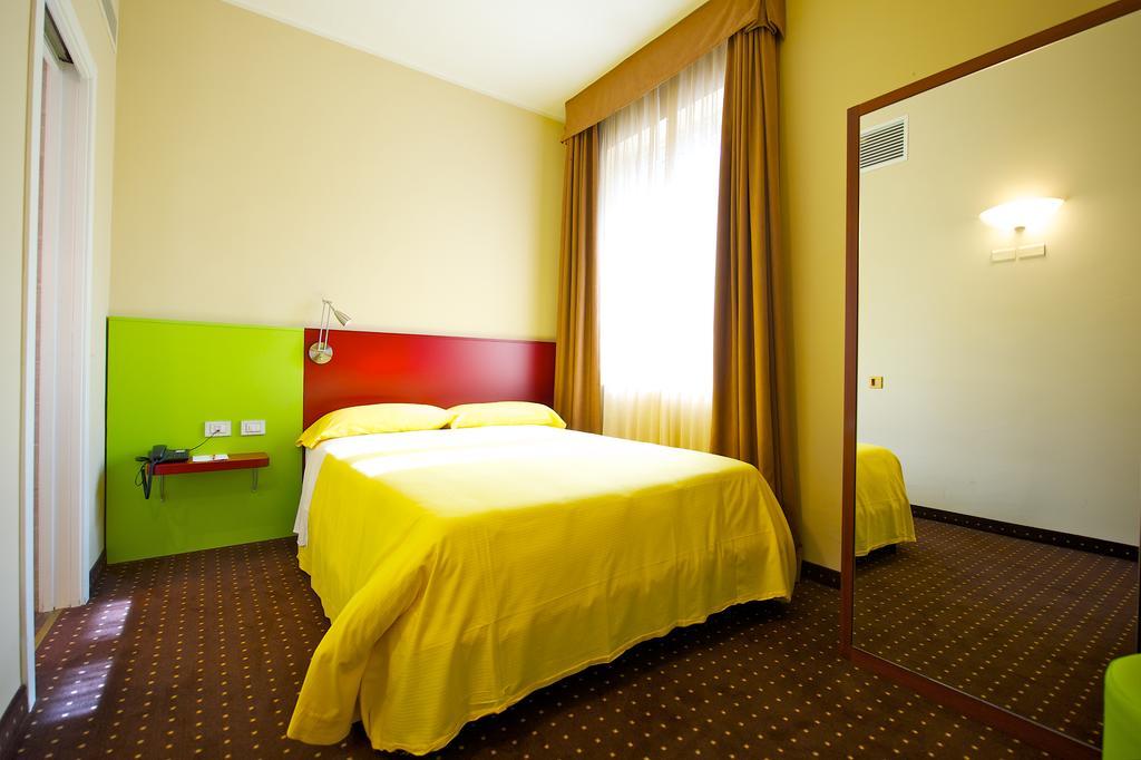 Ibis Styles Parma Toscanini Bagian luar foto