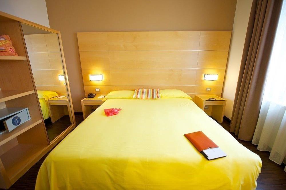 Ibis Styles Parma Toscanini Bagian luar foto