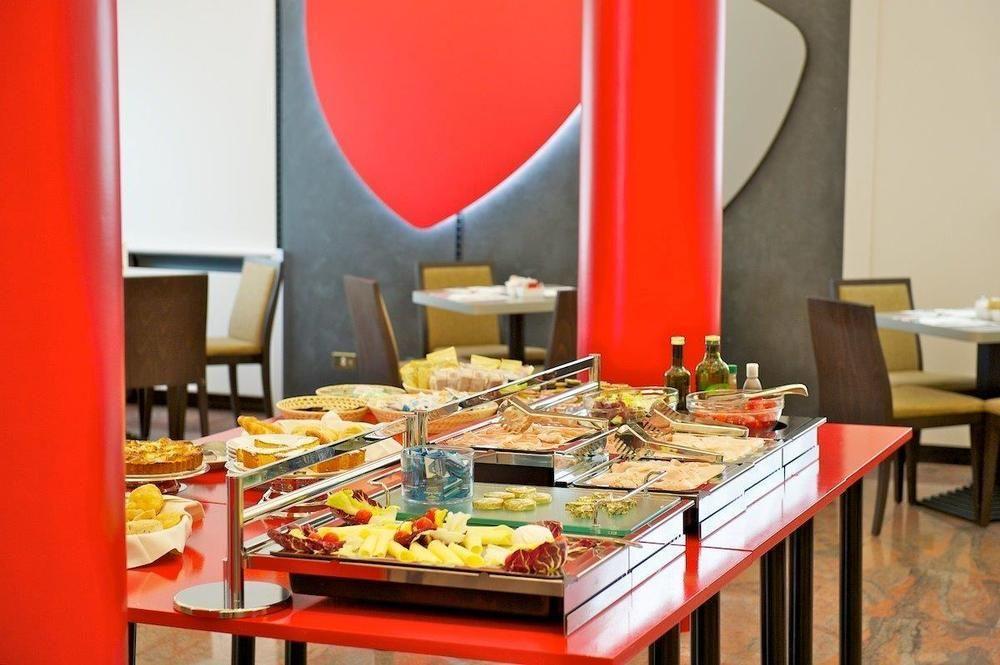 Ibis Styles Parma Toscanini Bagian luar foto