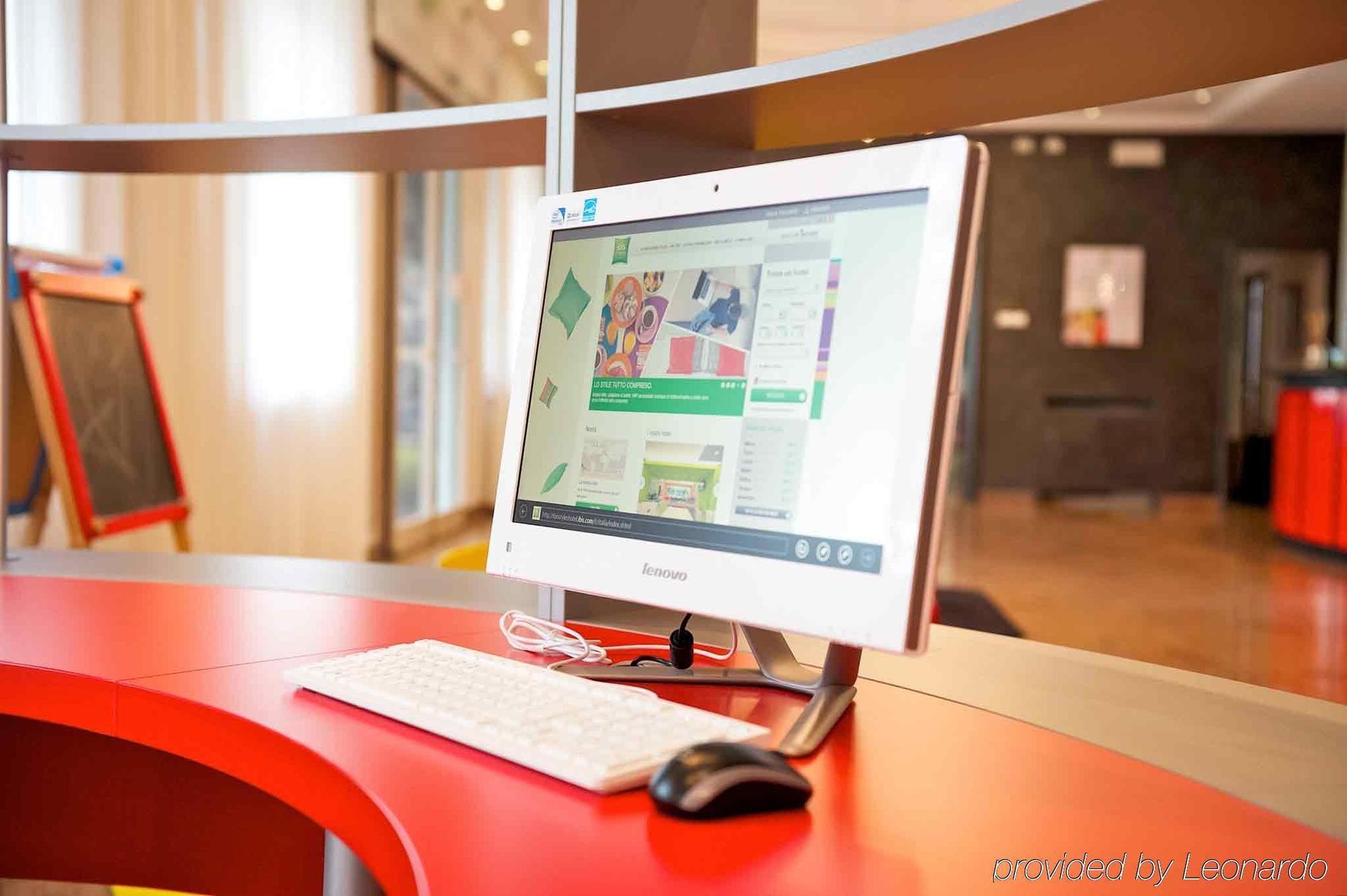Ibis Styles Parma Toscanini Bagian luar foto