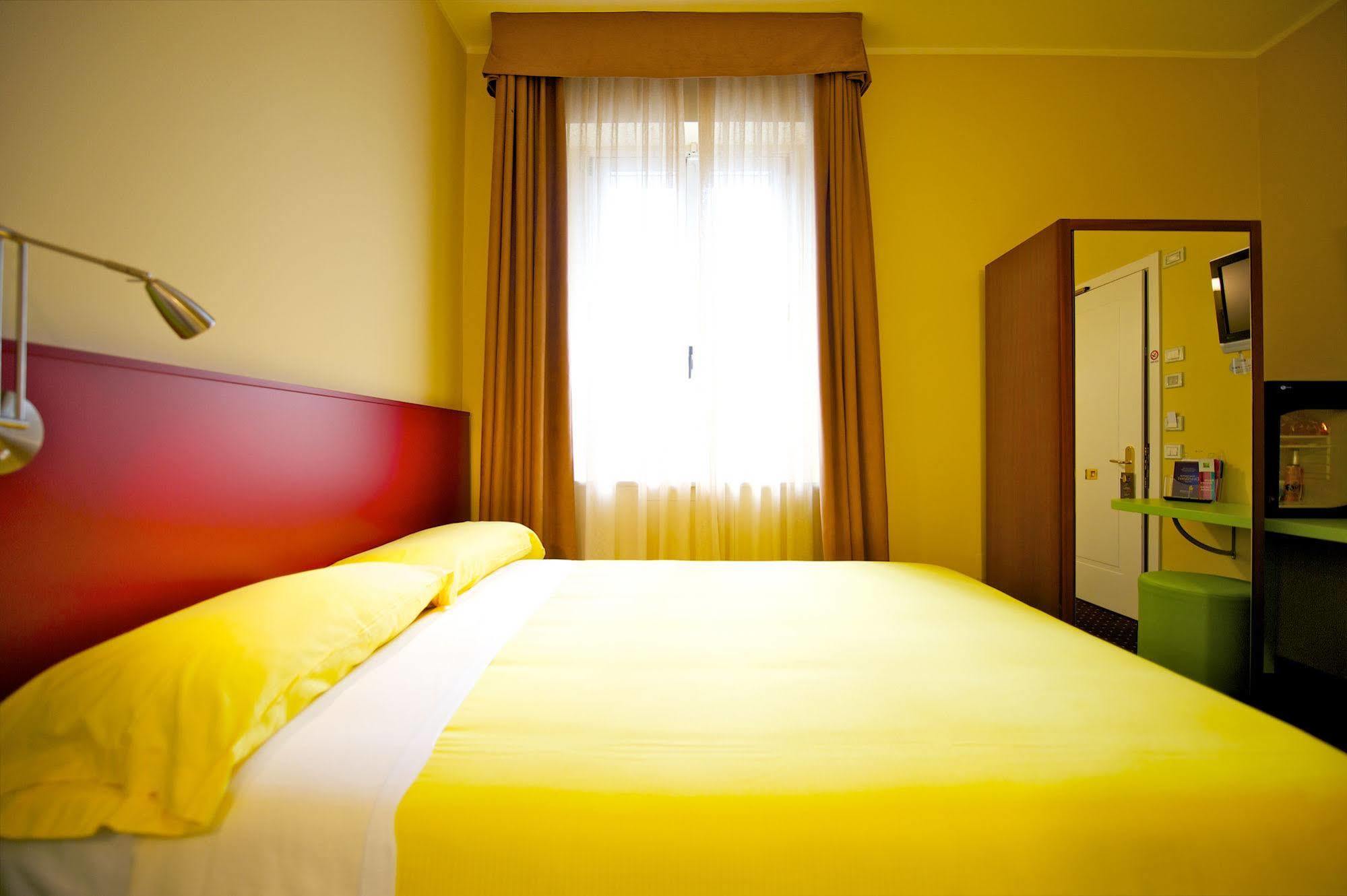 Ibis Styles Parma Toscanini Bagian luar foto