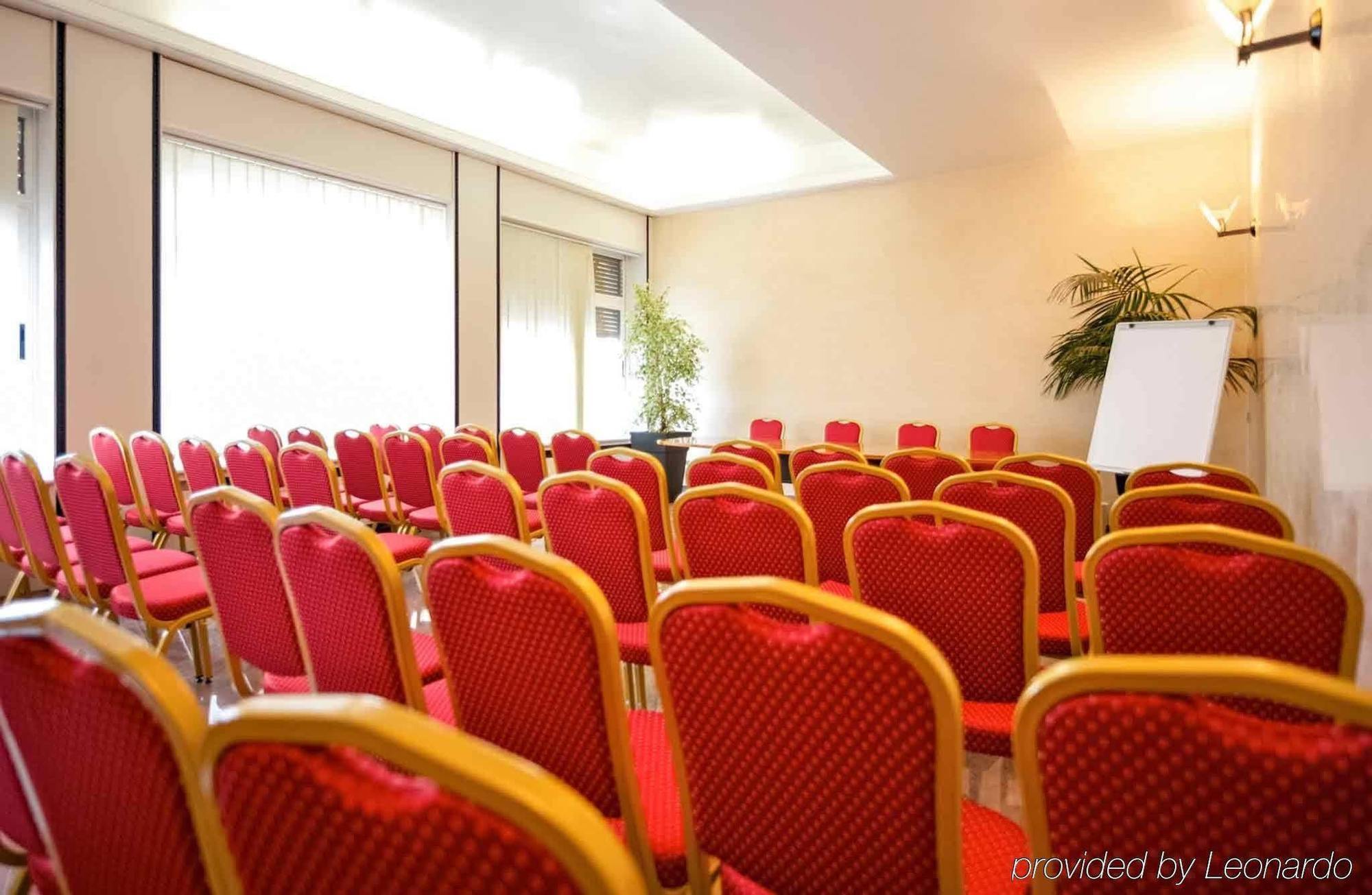 Ibis Styles Parma Toscanini Bagian luar foto
